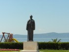 statue